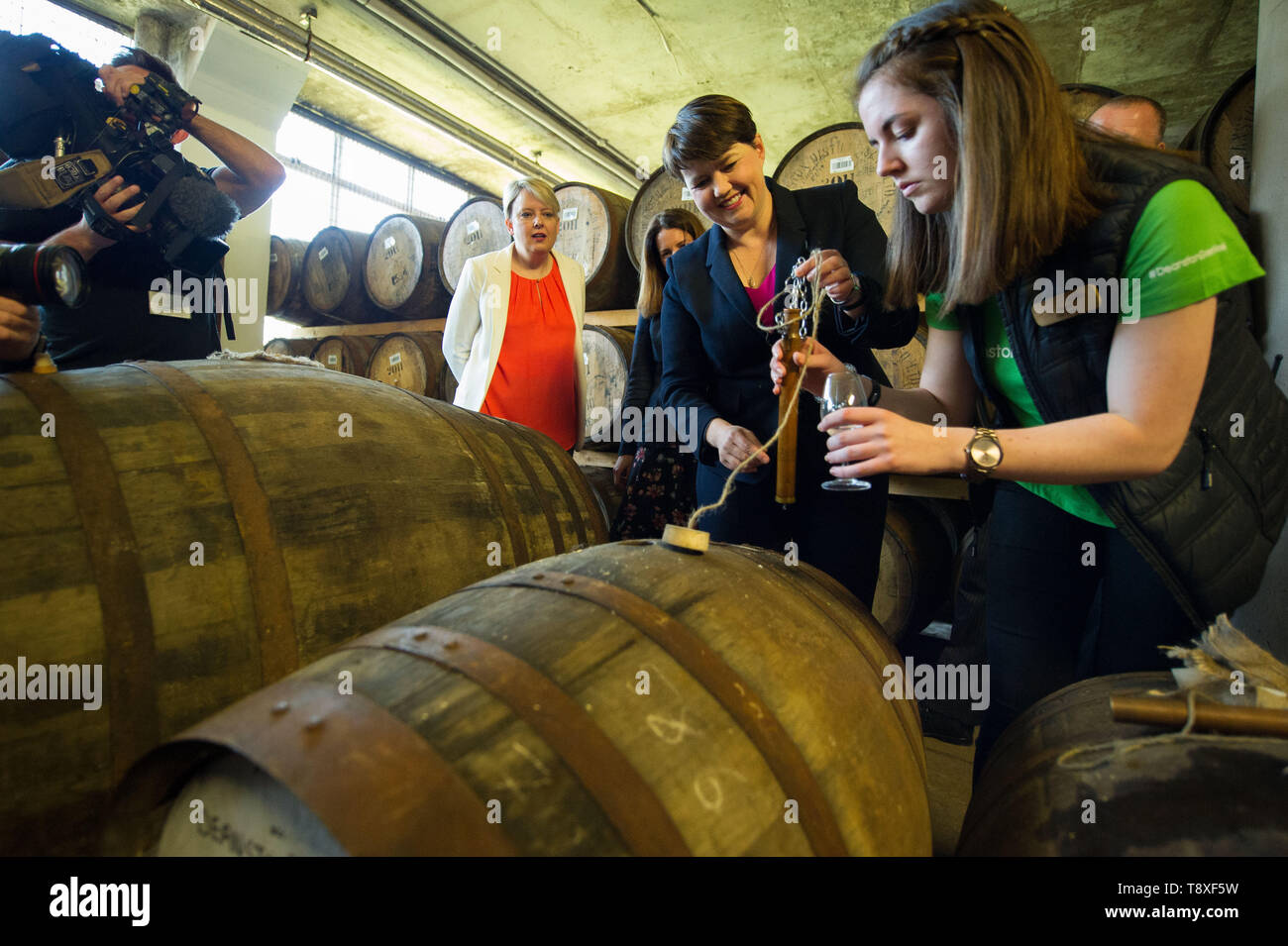 Doune, Stirlingshire, UK. 15 mai 2019. Ruth Davidson MSP, chef du parti unioniste et conservateurs écossais, visites Deanston distillerie à Dounde avec ses candidats députés pour l'up et les prochaines élections européennes. Crédit : Colin Fisher/Alamy Live News. Banque D'Images