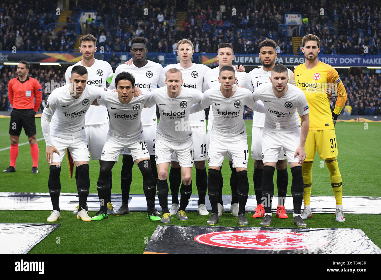 Photo de l'équipe Eintracht Frankfurt : rangée du haut : de gauche à droite  David Abraham (Eintracht Francfort), Danny da Costa (Eintracht Francfort),  Martin Hinteregger (Eintracht Francfort), Simon Falette (Eintracht Francfort),  l'attaquant