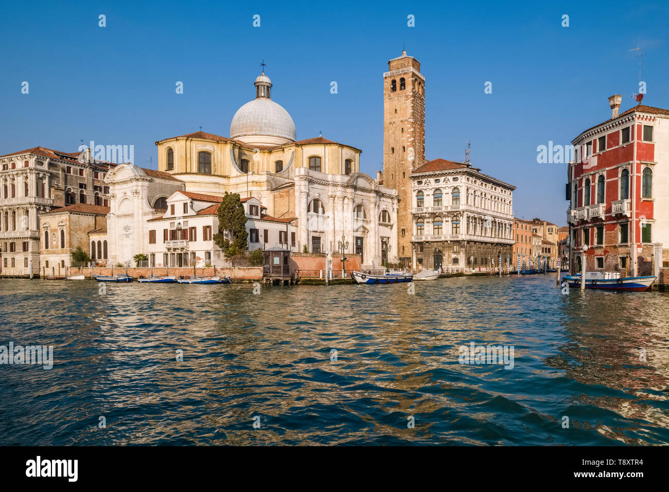 Vue sur le Grand Canal, Canal Grande à l'église San Geremia, Chiesa di San Geremia Banque D'Images