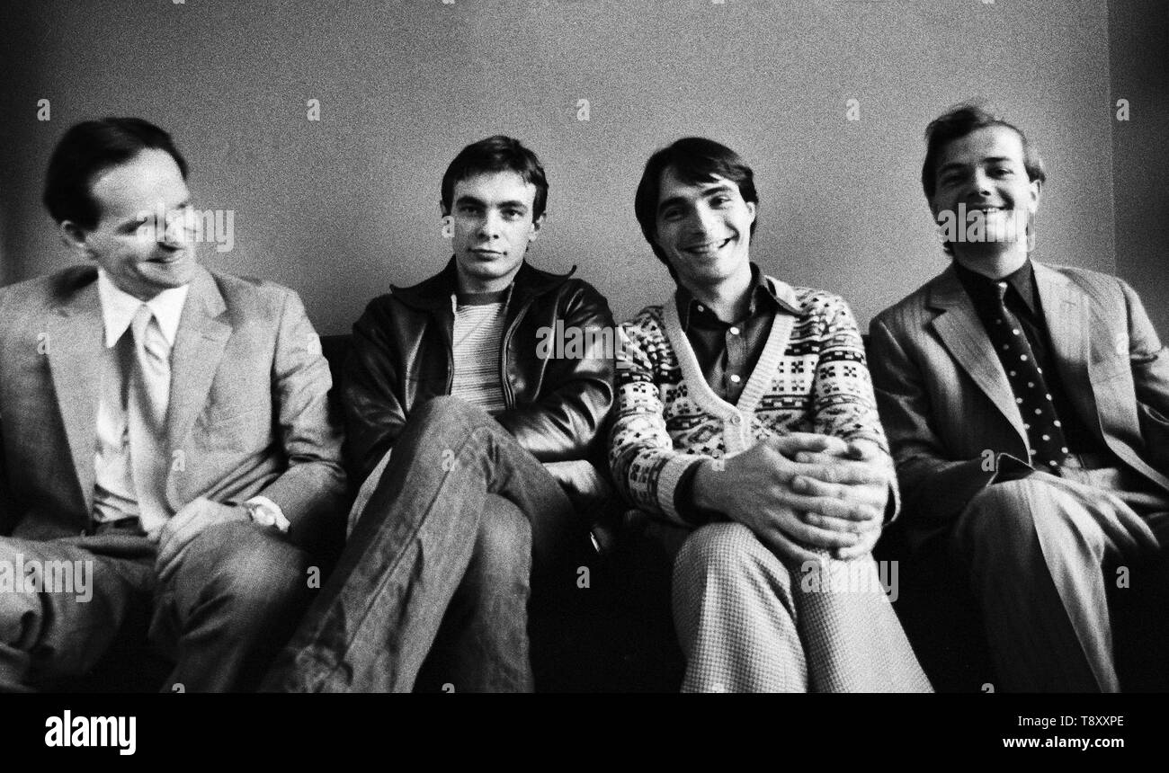 ROTTERDAM, Pays-Bas - le 21 mars : Kraftwerk posés à Rotterdam le 21 mars 1976 L-R Florian Schneider, Karl Bartos, Wolfgang Flur, Ralf Hutter (photo de Gijsbert Hanekroot) Banque D'Images