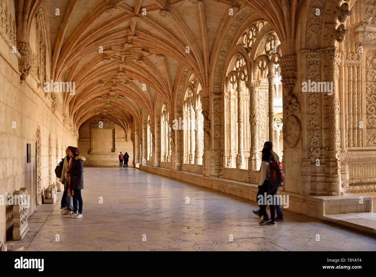 Le Cloître de la monastère des Hiéronymites (Mosteiro dos Jerónimos), en style manuélin, Site du patrimoine mondial de l'UNESCO. Lisbonne, Portugal Banque D'Images