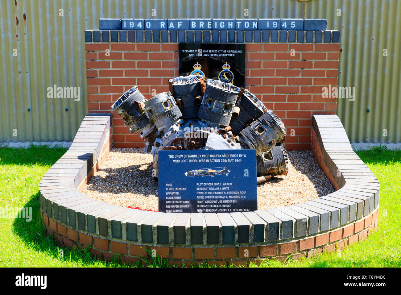 World War 2 memorial dédié à l'équipage d'Handley Page Halifax Bomber LV905 EY-W qui s'est écrasé le 25 mai 1945 avec la perte de tous les membres de l'équipage. Ancien Banque D'Images