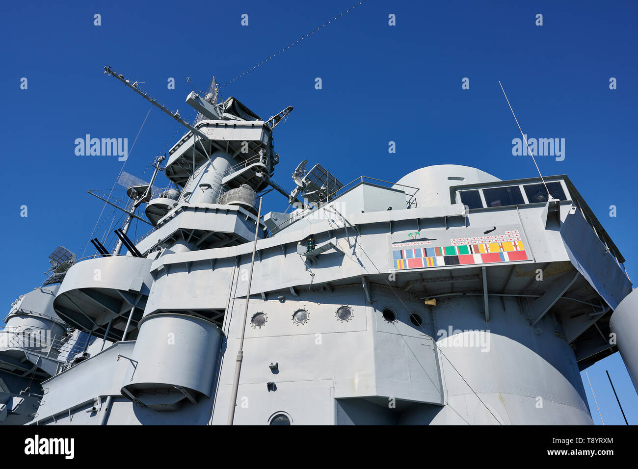 Le cuirassé USS Alabama, BB60, un navire de guerre de la Marine américaine musée flottant à l'extérieur cuirassé USS Alabama, Parc Mobile en Alabama, USA. Banque D'Images
