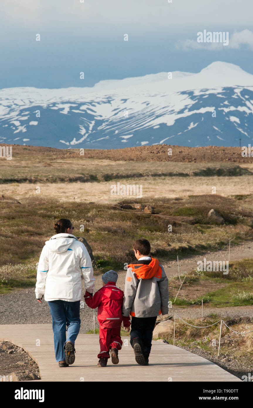 Visite de la famille des chutes d'Islande Gullfoss Banque D'Images
