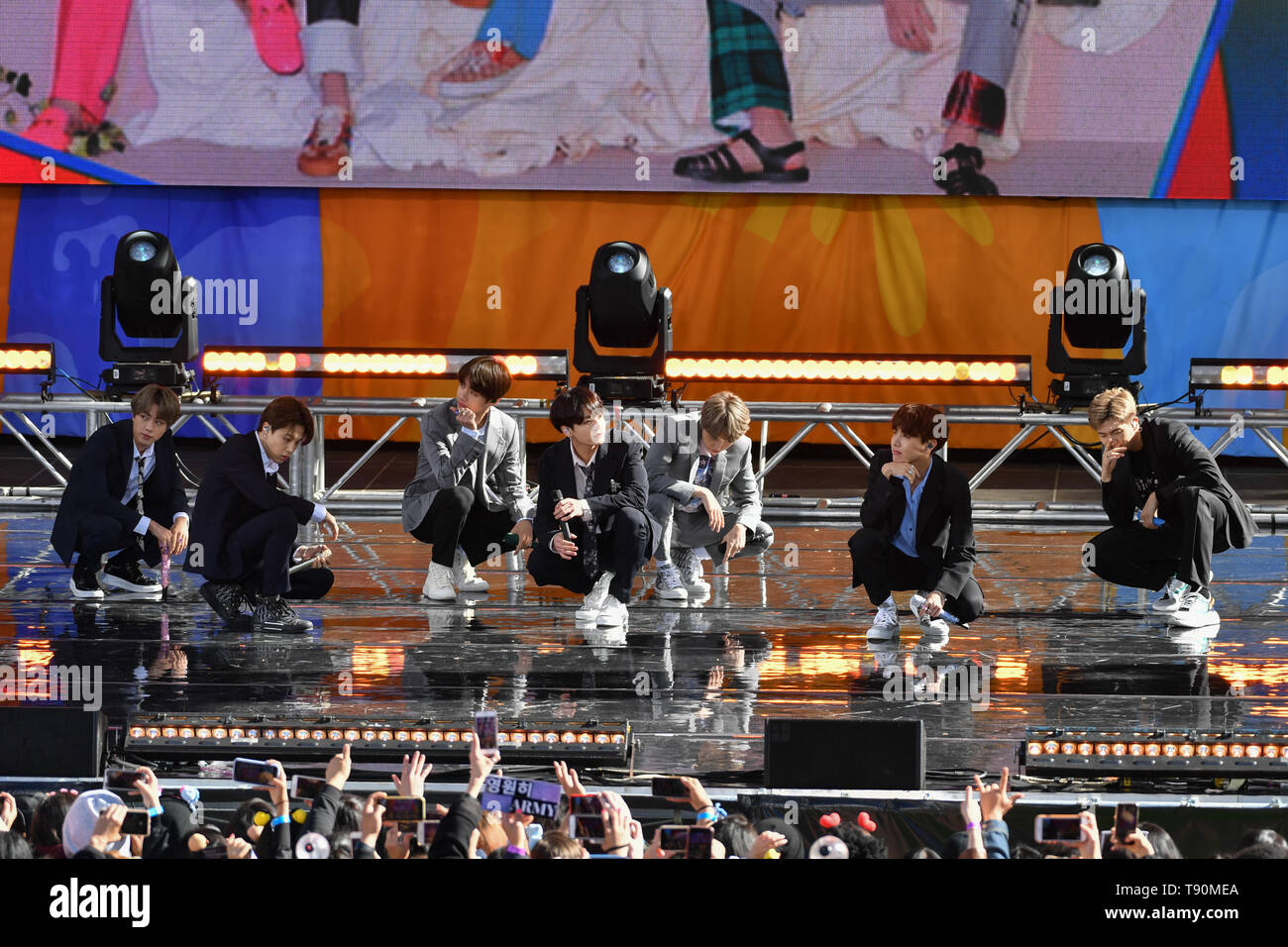 Kim Tae-hyung, Park Ji-min, Jungkook, Suga, Kim Seok-jin, RM et J-L'espoir d'effectuer sur les BTS 'Good Morning America' le 15 mai 2019 dans la ville de New York. Banque D'Images