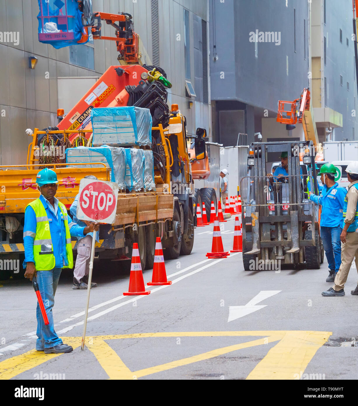 Singapour - Le 16 janvier 2017 : Les travailleurs de la rénovation sur street road de Singapour Centre-ville Banque D'Images