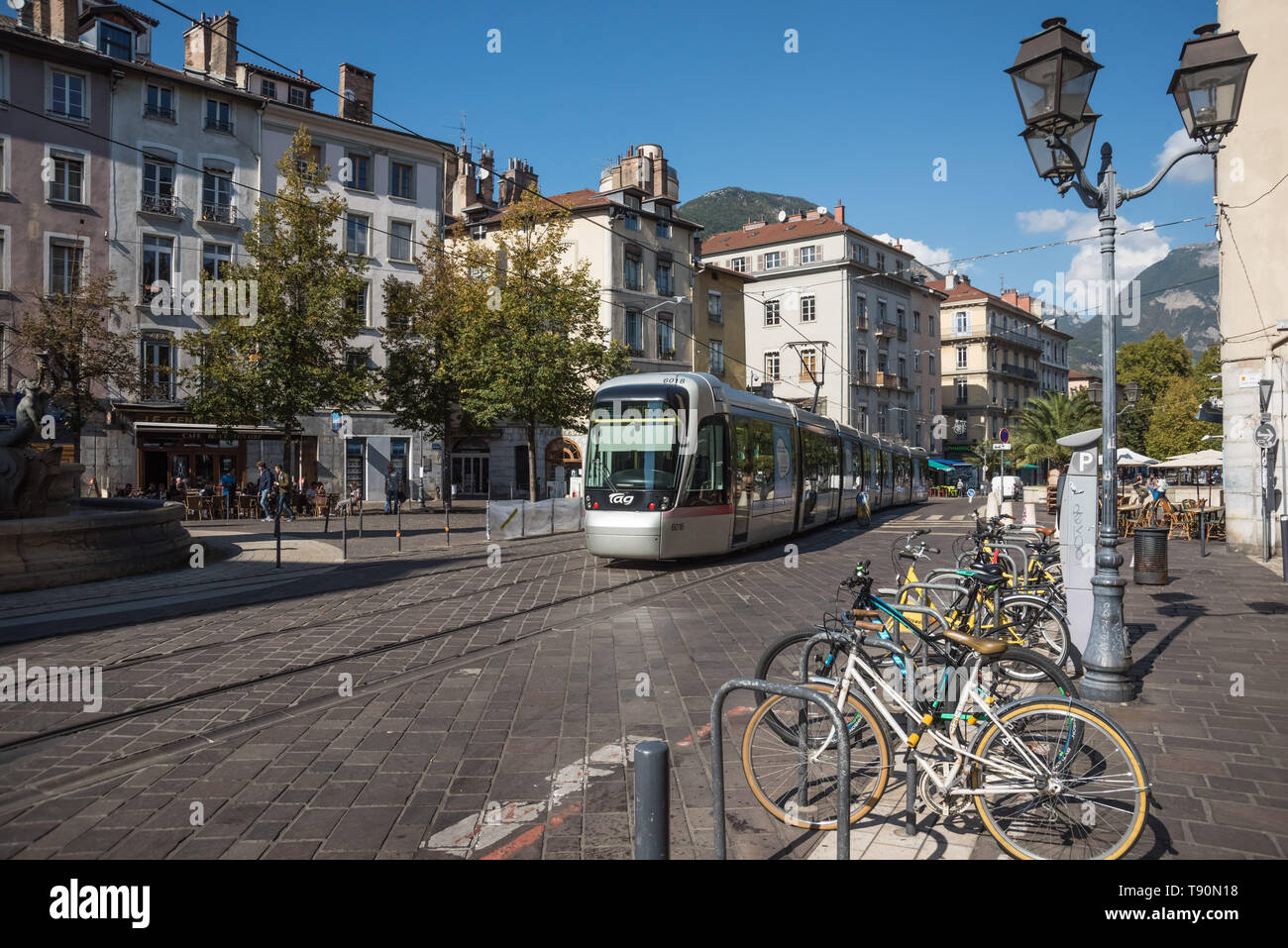 Grenoble, Tramway, Notre Dame - Musée Banque D'Images