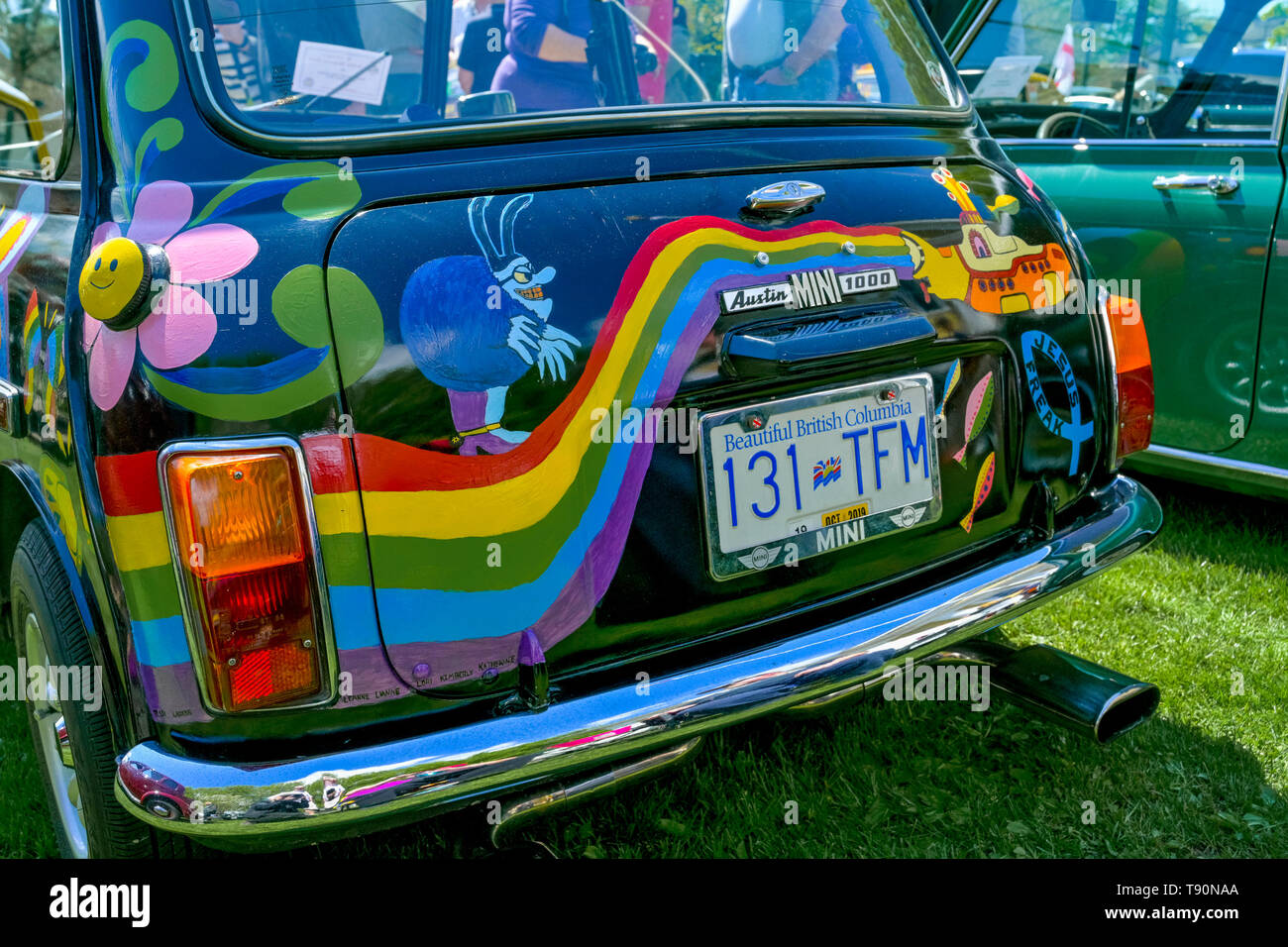 Austin Mini 1000, peint de style hippie des années 60, se balancer, 60, 1960 Union Jack Banque D'Images