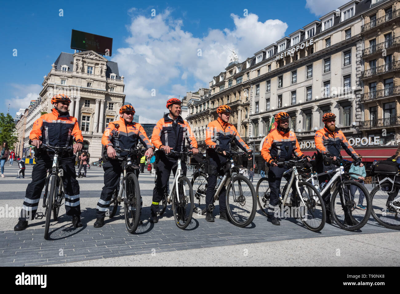 Brussels, Bruxelles, Place de Brouckere, Fahrradpolizei - Bruxelles, Place de Brouckere, la police sur les bicyclettes Banque D'Images