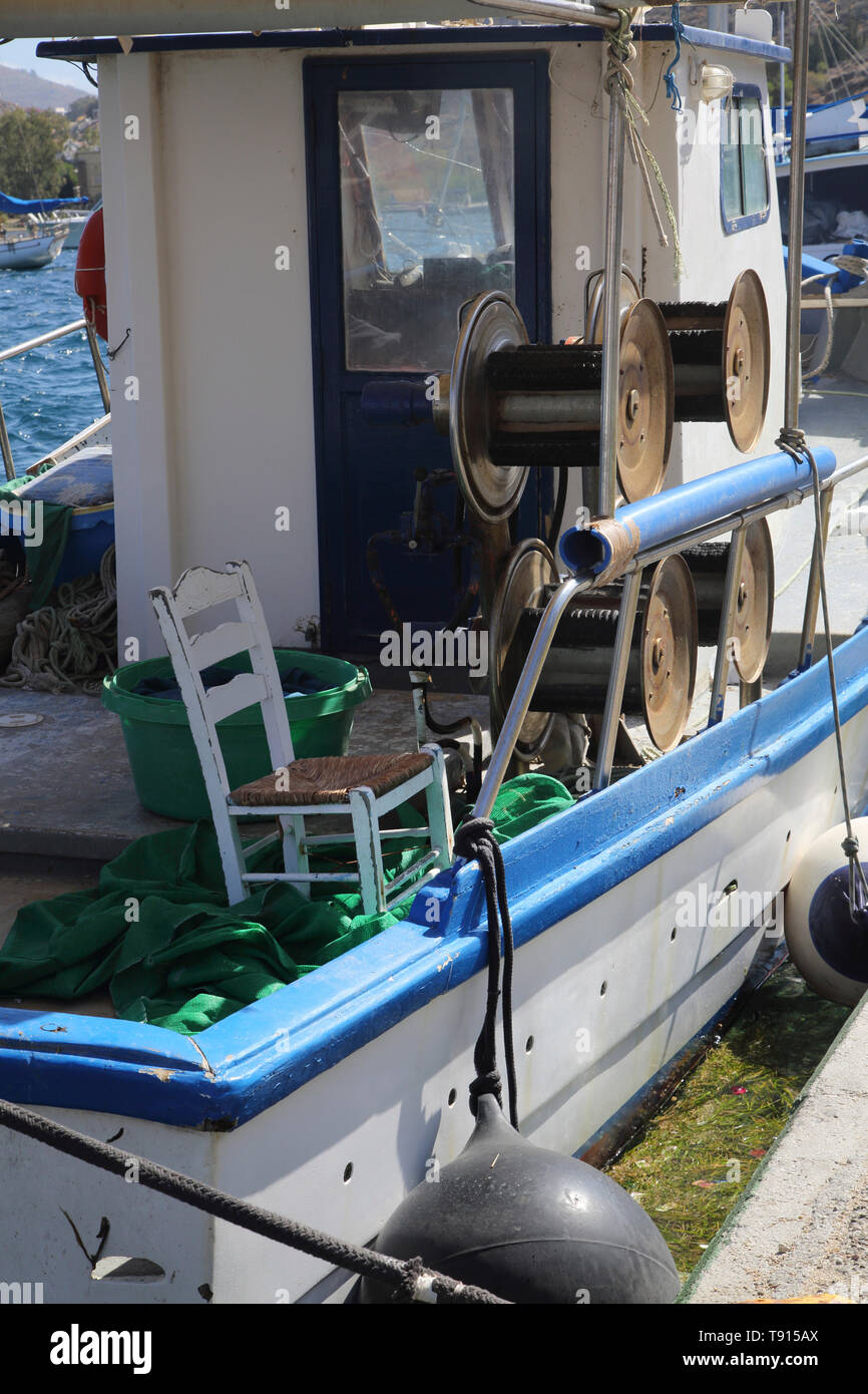L'île de Kea Vourkari Grèce Bateau de pêche avec bobines Net Banque D'Images