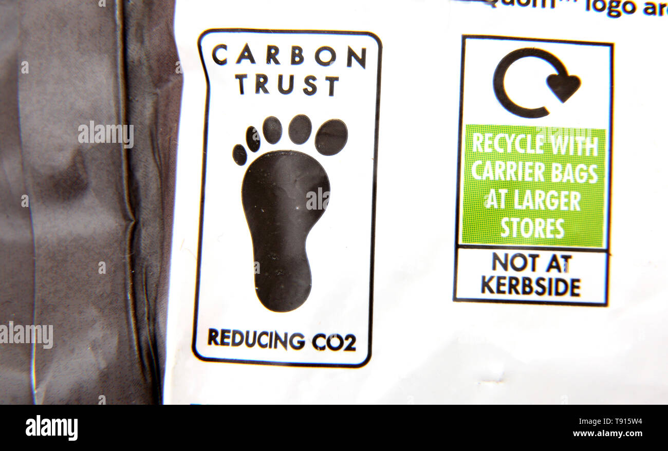 La réduction de CO2 Carbon Trust Symbole sur pack de Vegan Vegi émincer Banque D'Images