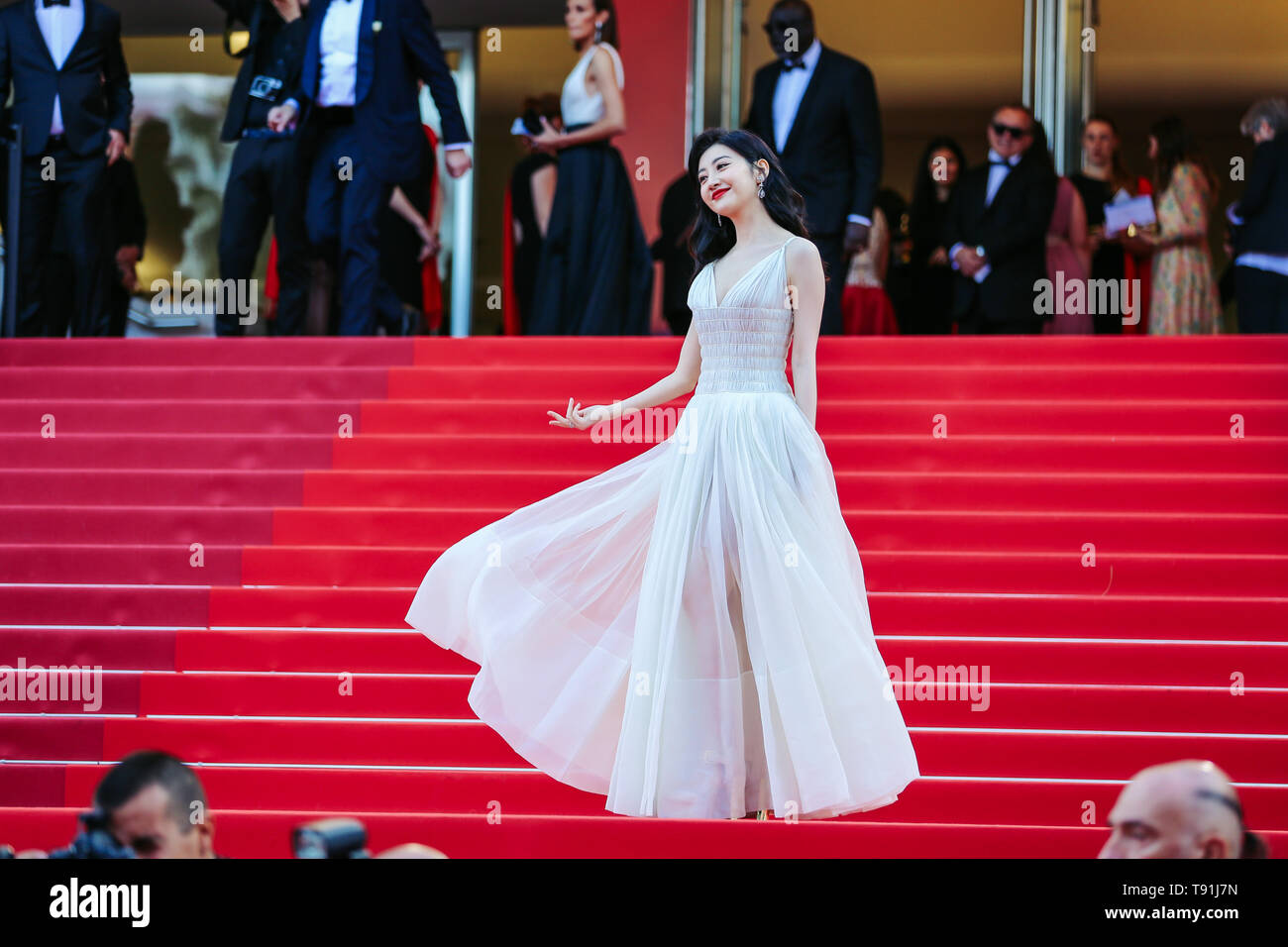 Cannes, France. 15 mai, 2019. Tian Jing actrice pose sur le tapis rouge pour la première du film "Les Misérables" au 72e Festival du Film de Cannes, France, le 15 mai 2019. Le 72e Festival de Cannes a lieu ici du 14 au 25 mai. Credit : Zhang Cheng/Xinhua/Alamy Live News Banque D'Images