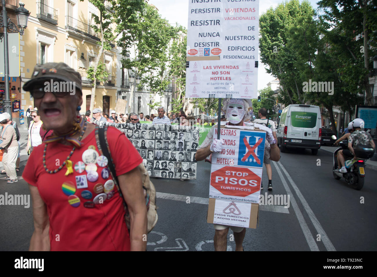 Dans l'image un homme avec une pancarte, arrêter la corruption à Madrid. 8 ans célébration du projet politique à Madrid 15 m, le peuple de Madrid a pris Banque D'Images