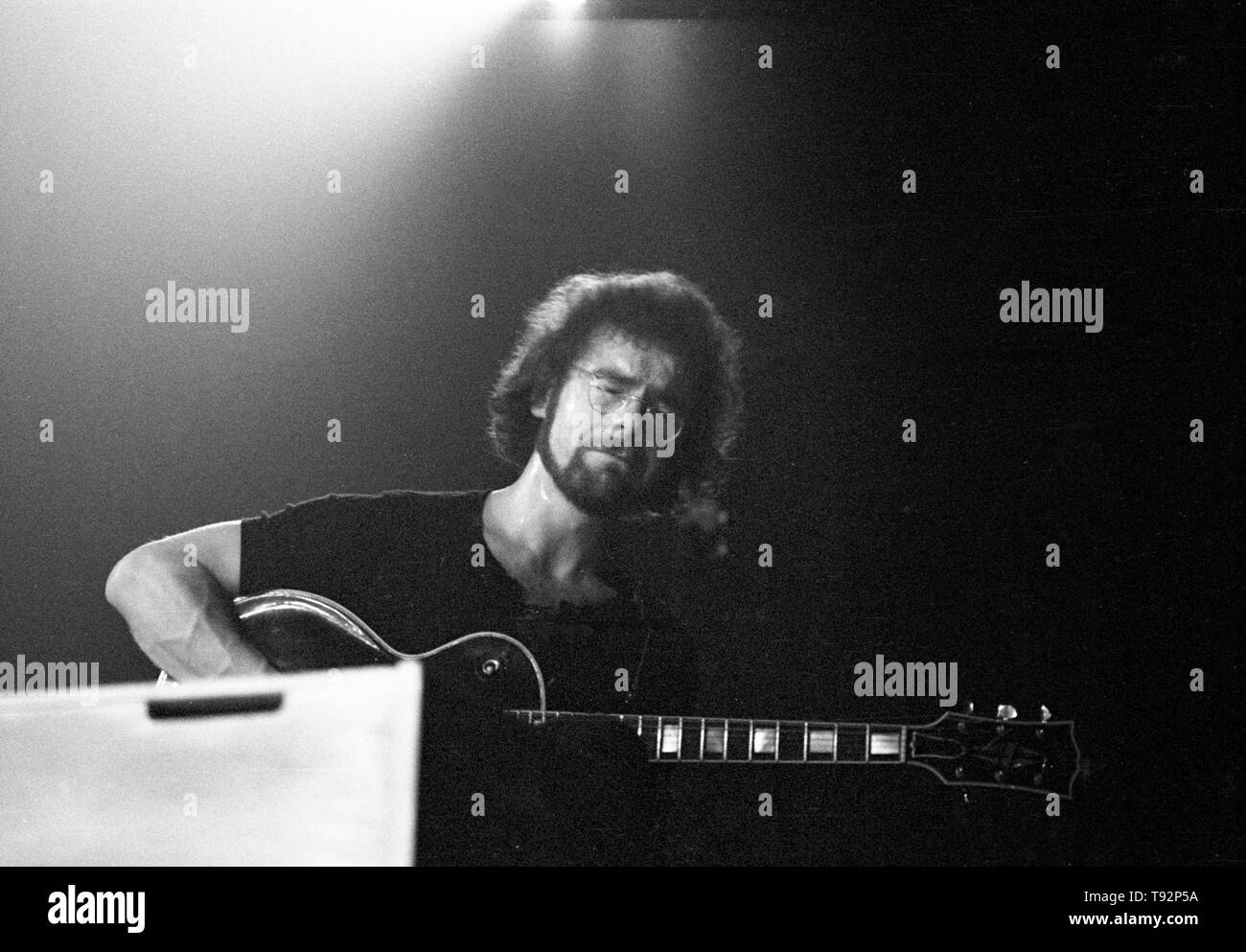 Amsterdam, Pays-Bas : Robert Fripp de King Crimson effectue sur scène au Concertgebouw d'Amsterdam, Pays-Bas le 31 mars 1973. Banque D'Images
