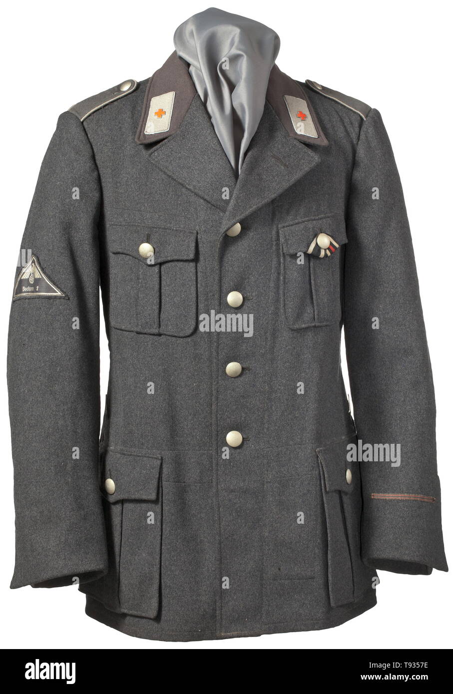 Tunique d'un champ pour un membre de la Croix-Rouge allemande de Bochum, numéro d'été non doublé en laine gris, le collier en tissu gris ardoise d'un insigne d'argent, boutons métalliques. Collier gris clair avec onglets emblème émaillé, manchon 'Triangle' 2 Bochum, épaulettes cousus, primes de long service tresse., historique, historique, de l'état de l'état-contrôlé, géré par l'Etat, organisations, l'organisation, l'organisation, objet, objets, alambics, clipping, coupures, cut out, cut-out, cut-outs, ustensile, pièce de l'équipement, les ustensiles, 20e siècle, Additional-Rights Clearance-Info-Not-Available- Banque D'Images