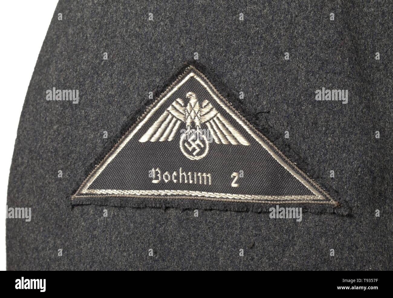 Tunique d'un champ pour un membre de la Croix-Rouge allemande de Bochum, numéro d'été non doublé en laine gris, le collier en tissu gris ardoise d'un insigne d'argent, boutons métalliques. Collier gris clair avec onglets emblème émaillé, manchon 'Triangle' 2 Bochum, épaulettes cousus, primes de long service tresse., historique, historique, de l'état de l'état-contrôlé, géré par l'Etat, organisations, l'organisation, l'organisation, objet, objets, alambics, clipping, coupures, cut out, cut-out, cut-outs, ustensile, pièce de l'équipement, les ustensiles, 20e siècle, Additional-Rights Clearance-Info-Not-Available- Banque D'Images