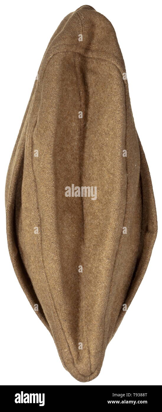 Un chiffchen» «la fatigue pour les membres de l'Ordensburgen laine de couleur olive, BeVo-tissé partie aigle sur un triangle marron, boutons, parti cap brun foncé. Peu de signes d'utilisation., historique, historique du 20e siècle, Additional-Rights Clearance-Info-Not-Available- Banque D'Images