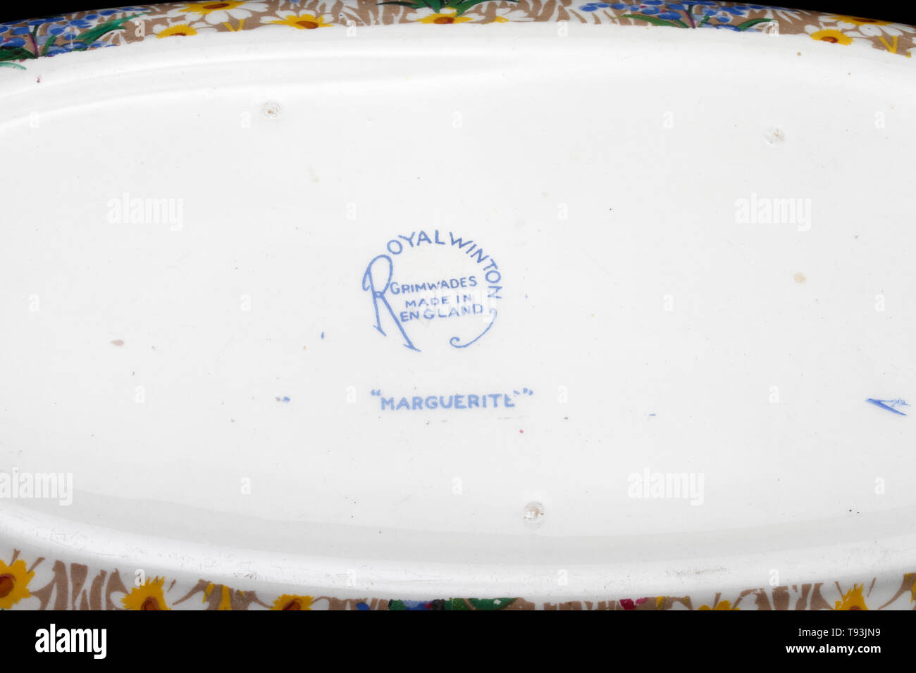 Grimwades forme Royal Winton bateau plat Marguerite 1928 Chintz  + nom : Royal Winton Grimwades plat en forme de bateau Chintz Marguerite 1930 'SGalles Date : 1928 Banque D'Images