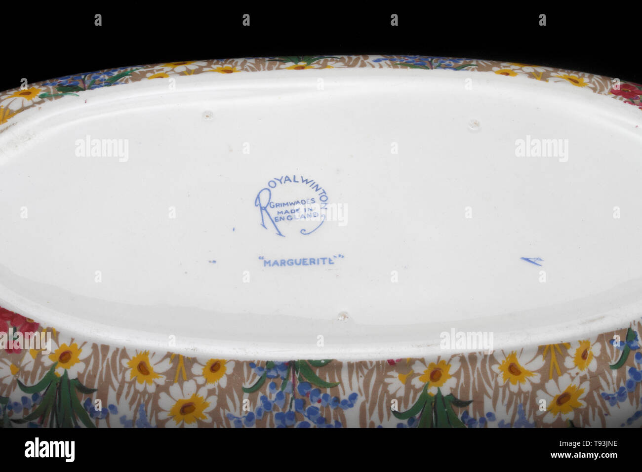 Grimwades forme Royal Winton bateau plat Marguerite 1928 Chintz  + nom : Royal Winton Grimwades plat en forme de bateau Chintz Marguerite 1930 'SGalles Date : 1928 Banque D'Images