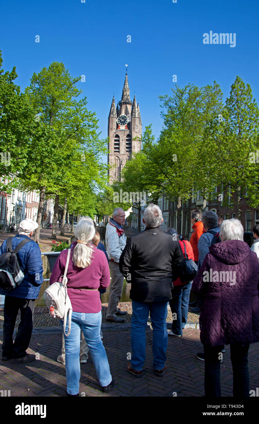 Les touristes en visite guidée, Delft, Hollande, Pays-Bas, Europe Banque D'Images