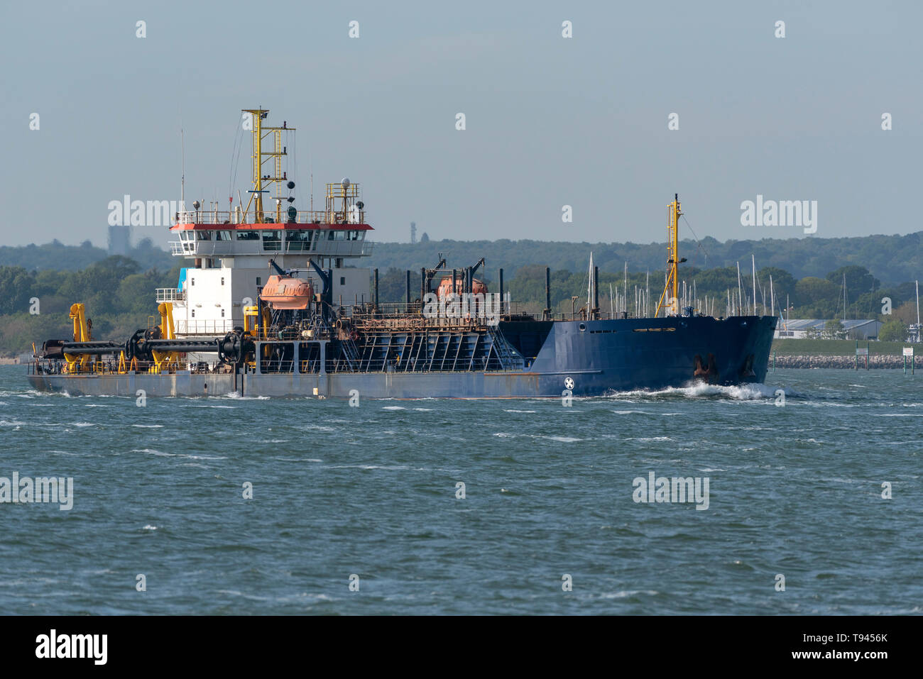 Southampton, England, UK. Mai 2019. Un navire d'une drague à succion en cours sur Southampton Water, au Royaume-Uni. Banque D'Images