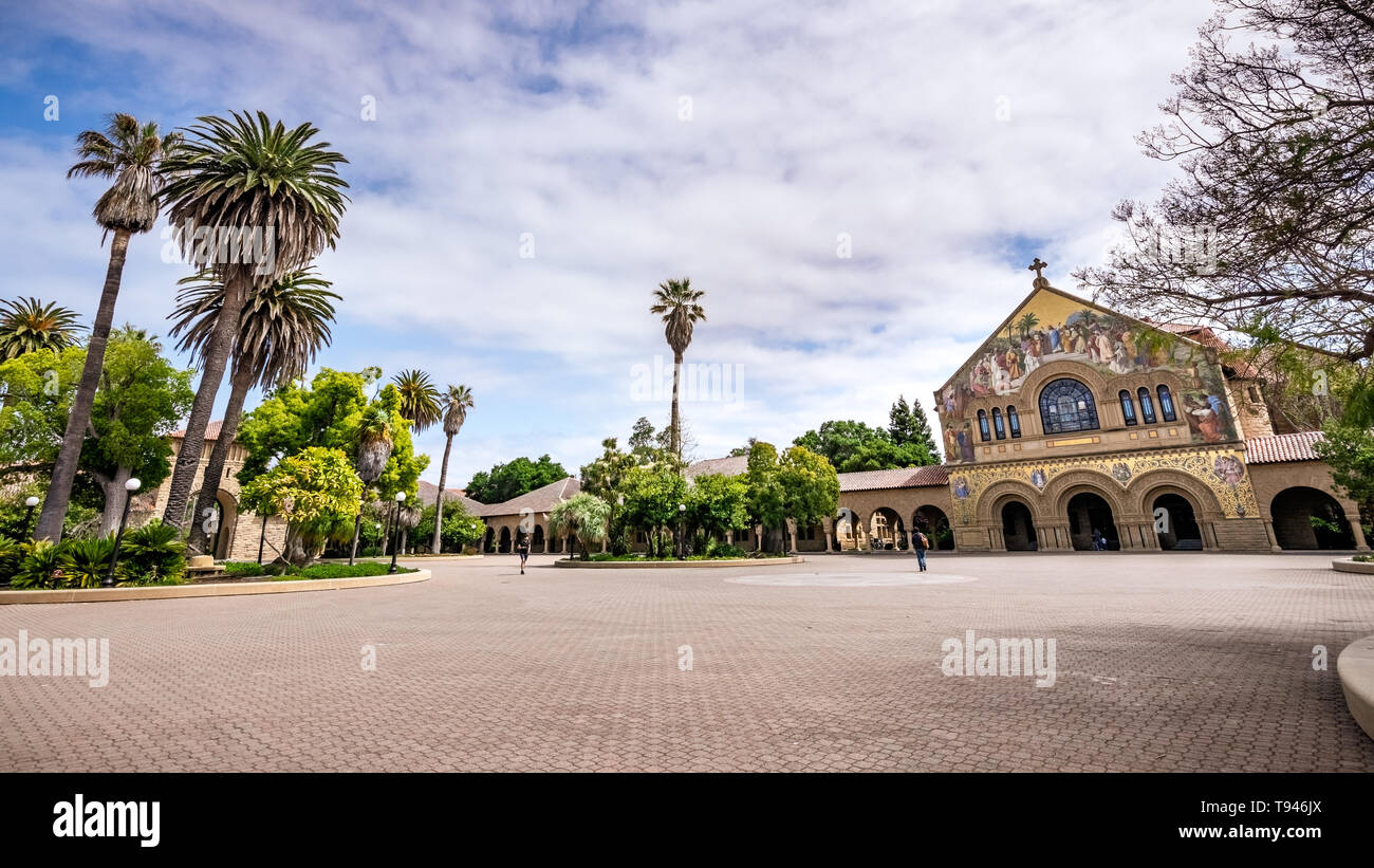 9 mai 2019, Palo Alto / CA / USA - l'Église du Souvenir et le principal à l'Université de Stanford Quad Banque D'Images