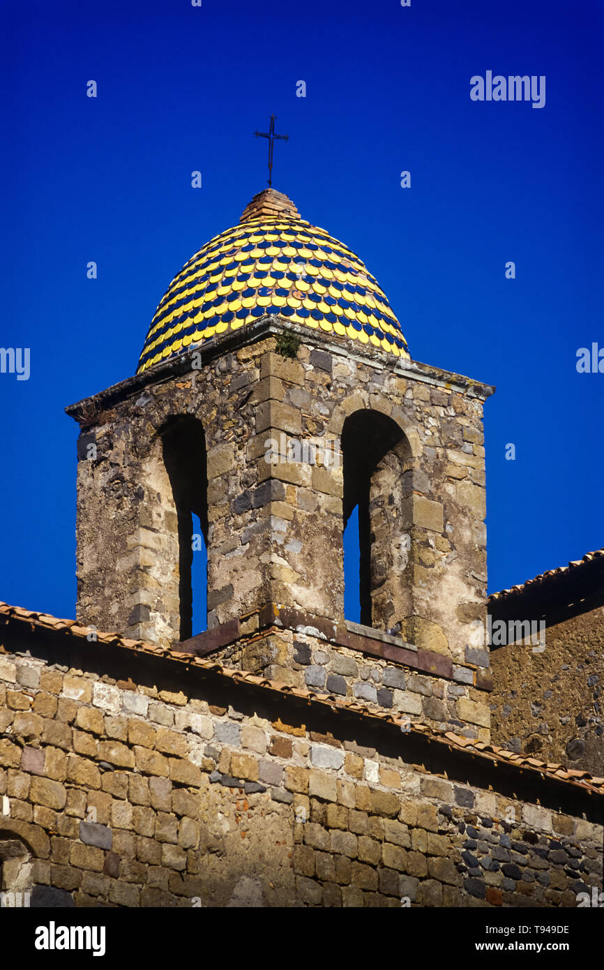 Lac de Bolsena (Italie) - La ville médiévale avec un château sur le lac de Bolsena, la région Latium, en Italie centrale Banque D'Images
