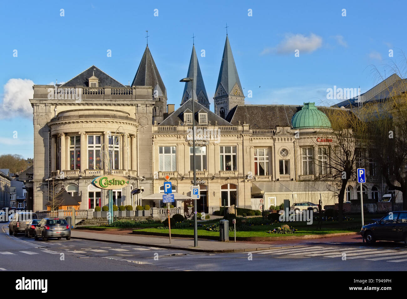 Casino de la ville de Spa sur une journée ensoleillée, le plus ancien bâtiment de casino en Belgique Banque D'Images
