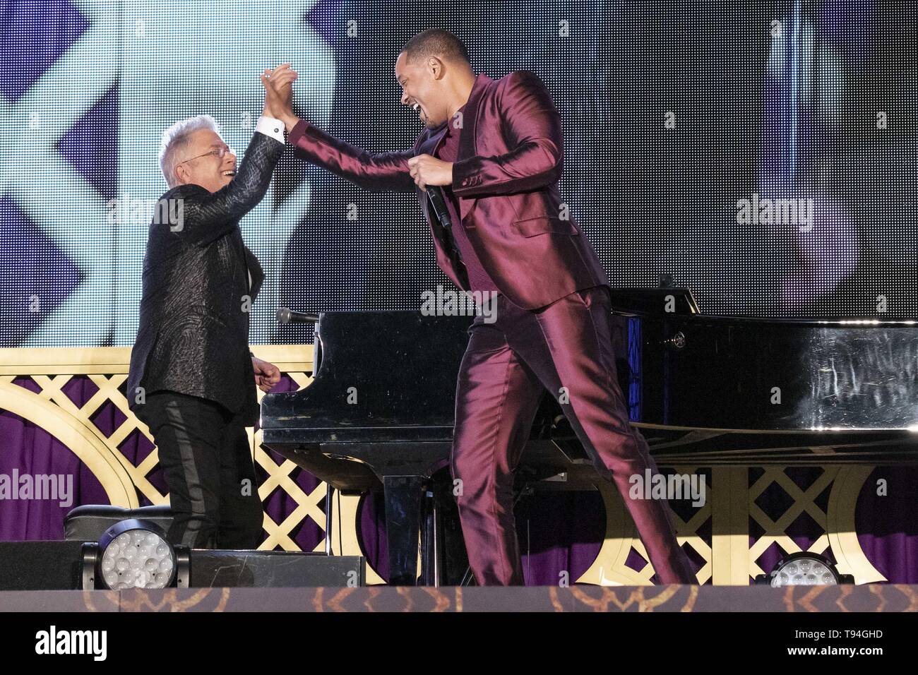 16 mai 2019 - Tokyo, Japon - (G à D) Le compositeur Alan Menken et l'acteur Will Smith effectuer pendant la Premiere du Japon pour le film Aladdin à Yebisu Garden Place. Le film sortira au Japon le 7 juin. (Crédit Image : © Rodrigo Reyes Marin/Zuma sur le fil) Banque D'Images