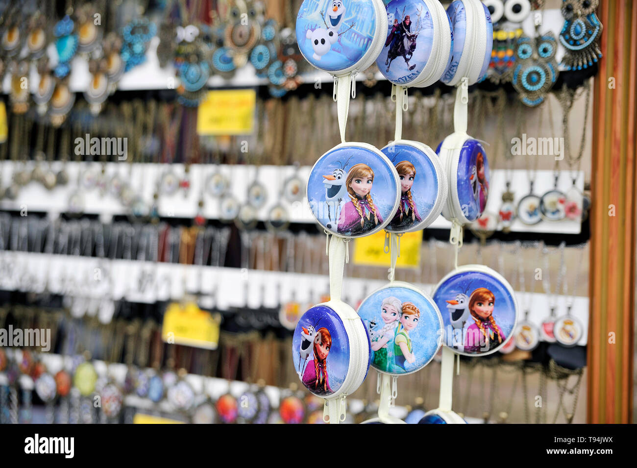Frozen Disney stationery, merchandising & matériel scolaire à Ispahan, Iran Banque D'Images
