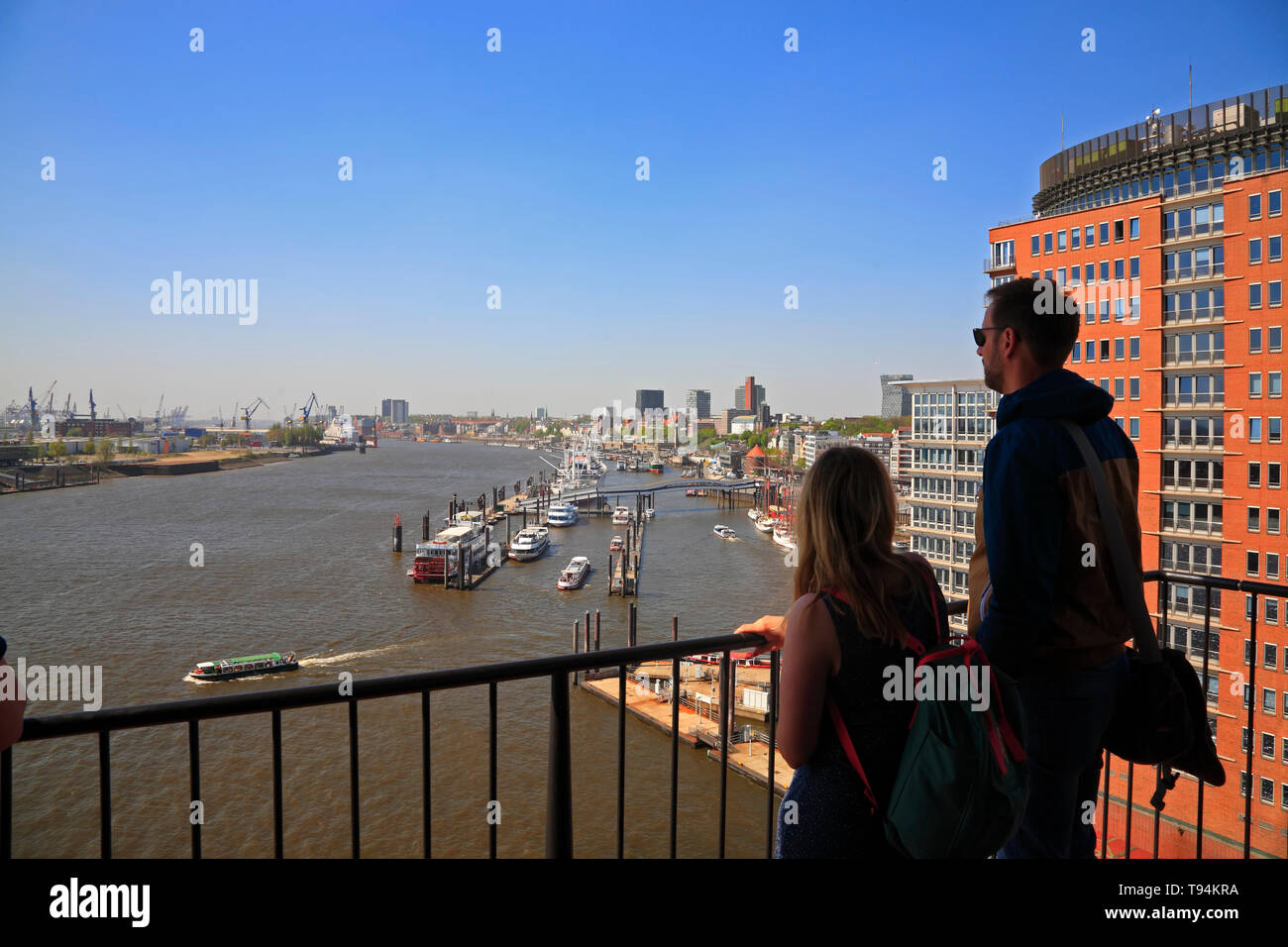Vue depuis plus de Elbphilharmonie Elbe und le nharbor, Hansestadt Hamburg, Germany, Europe Banque D'Images