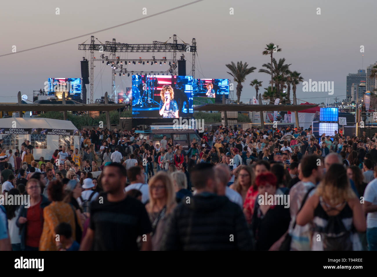 Tel Aviv, Israël, le 14 mai 2019. Le village de l'Eurovision 2019 parc Charles Clore, des foules de touristes israéliens et profitez des spectacles Banque D'Images