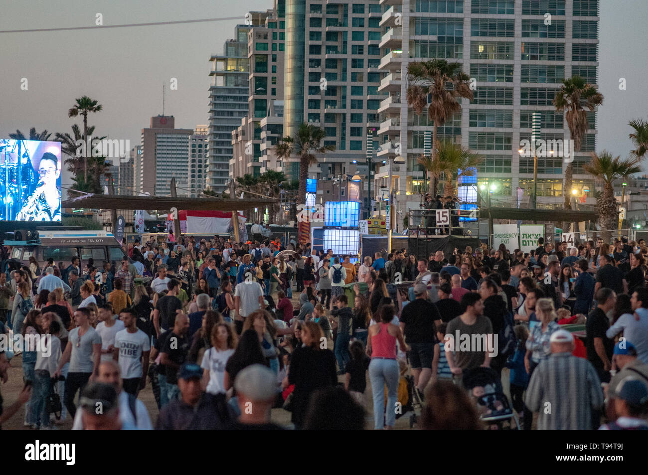 Tel Aviv, Israël, le 14 mai 2019. Le village de l'Eurovision 2019 parc Charles Clore, des foules de touristes israéliens et profitez des spectacles Banque D'Images