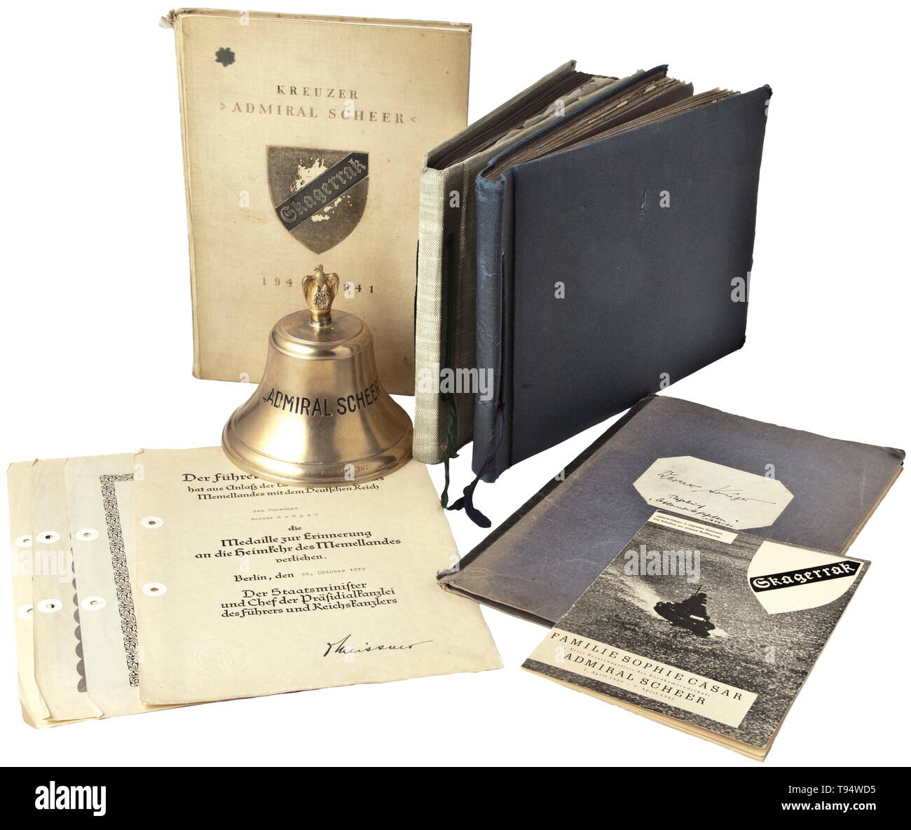 La succession de Werner Krüger, membre de l'équipage du croiseur lourd 'Admiral Scheer, les certificats d'albums photos, documents du 20e siècle, Editorial-Use-seulement Banque D'Images