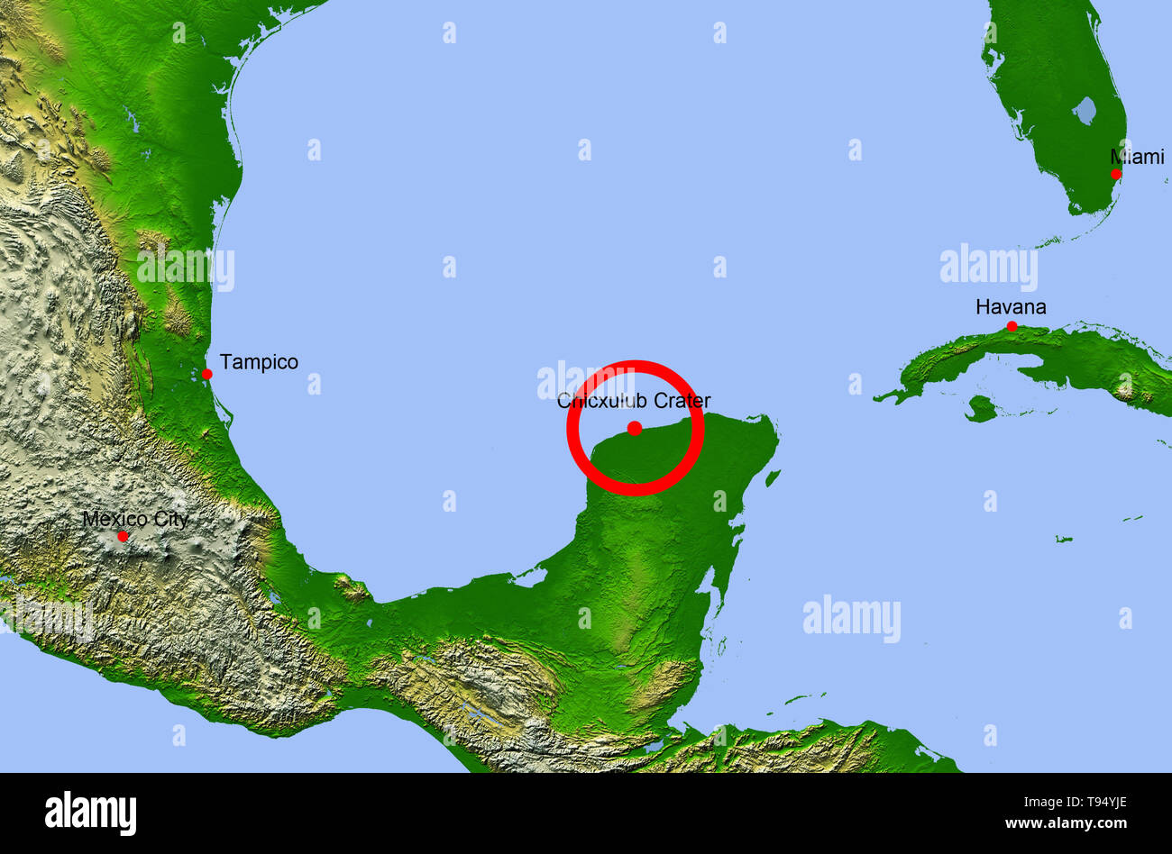 Cratère de Chicxulub. Carte montrant l'emplacement de l'impact de Chicxulub (centre) sur la péninsule du Yucatan, au Mexique. Cet impact peut avoir causé l'extinction des dinosaures et de 70  % de toutes les espèces de la Terre il y a 65 millions d'années. Les quatre points rouges représentent les villes de (de gauche à droite) : La ville de Mexico, Tempico (où matériaux éjectés du cratère a été trouvé), La Havane et Miami. Banque D'Images