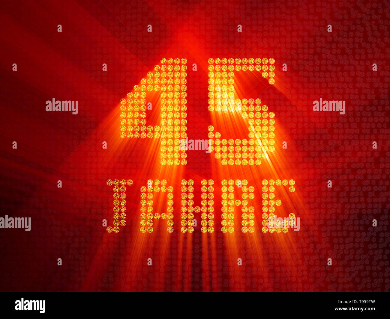 Nombre d'or allemand quarante-cinq ans (45 ans) Nombre de polices en pointillés, vue du dessus, avec les rayons lumineux. 3D illustration Banque D'Images