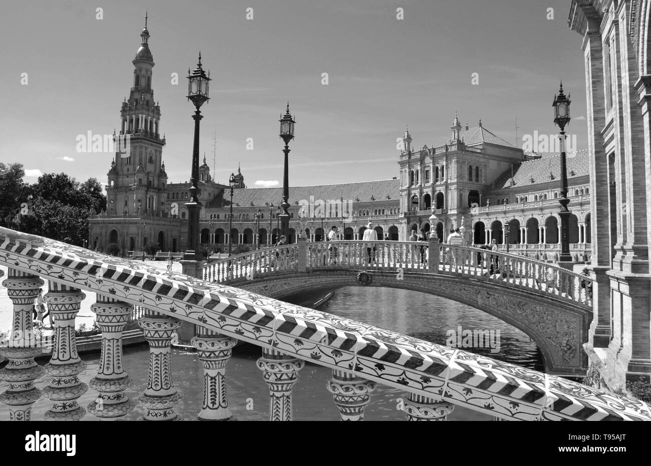 Plaza de Espana Bridge en noir et blanc, Séville, Espagne Banque D'Images