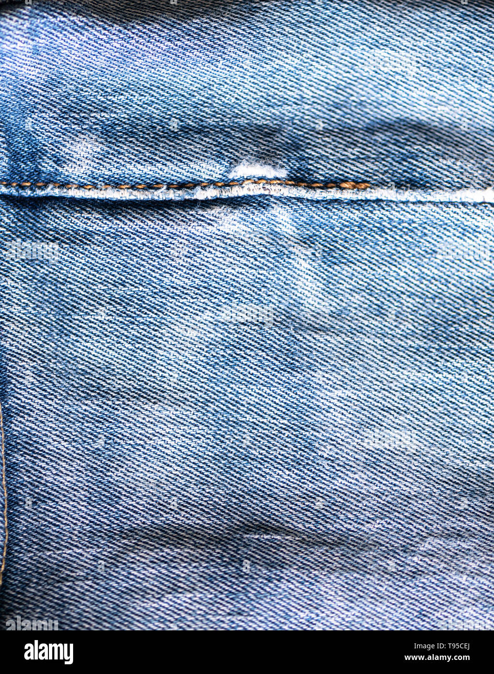 Vieux jeans. Denim effilochés de suture. Matériel minable. Concept Couture Banque D'Images