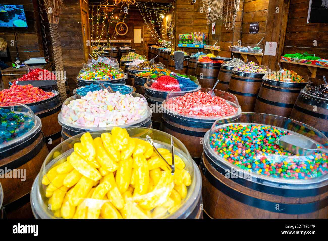 Paris, France - 24.04.2019 : Sweet Shop dans le Quartier Latin à Paris, France Banque D'Images