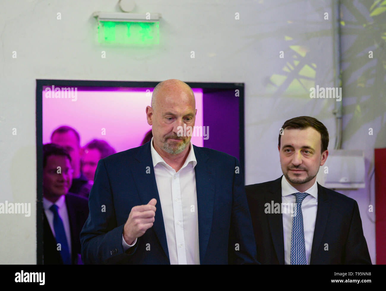 Brême, Allemagne. 16 mai, 2019. Carsten Meyer-Heder (CDU, l), la CDU est le premier candidat à l'élection 2019 à Brême, et Paul Ziemiak, Secrétaire général de la CDU, participera à la conférence de l'État partie de la CDU à Brême. Credit : Mohssen Assanimoghaddam/dpa/Alamy Live News Banque D'Images