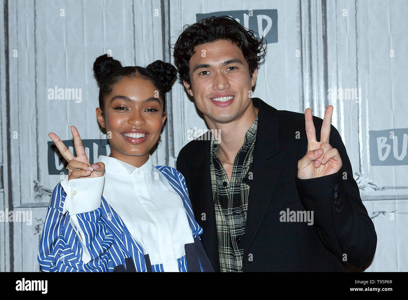 New York, USA. 16 mai, 2019. Yara Shahidi, Charles Melton à construire la série avec Charles Melton et Yara Shahidi, discussion sur le nouveau film 'Le soleil est également une Star' à construire Studio. Crédit : Steve Mack/Alamy Live News Banque D'Images