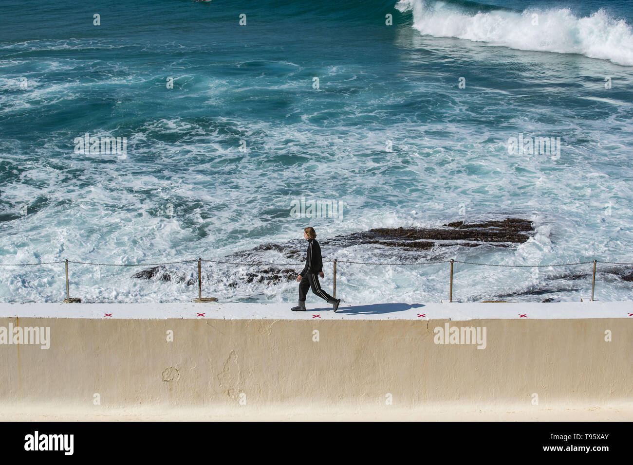 Beijing, l'Australie. 16 mai, 2019. Un modèle présente une création de dix morceaux au cours de la Mercedes-Benz Fashion Week en Australie à Sydney, Australie, le 16 mai 2019. La Mercedes-Benz Fashion Week l'Australie est tenue ici, du 12 mai au 17. Credit : Zhu Jingyun Business/Xinhua/Alamy Live News Banque D'Images