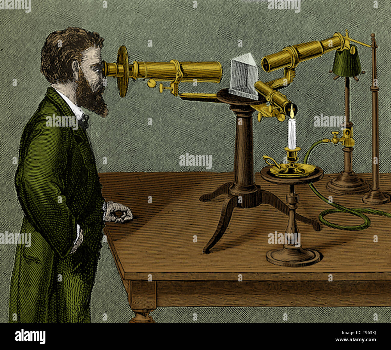 En 1830, Simms, opticien, faite d'une amélioration de la construction de le spectroscope en plaçant une lentille en face du prisme, de telle sorte que l'entaille était dans l'objectif. Cette lentille se transforme la lumière après son passage par la fente en un faisceau cylindrique, avant de pénétrer dans le prisme. Une autre lentille a aussi été introduit par lui qui reçoit le faisceau circulaire émergeant du prisme et l'oblige à jeter une image de la fente, ce qui peut être multiplié au plaisir pour chaque rayon. L'objectif entre le prisme et la fente est appelée la lentille de collimation. Cette image a été améliorée couleur. Banque D'Images