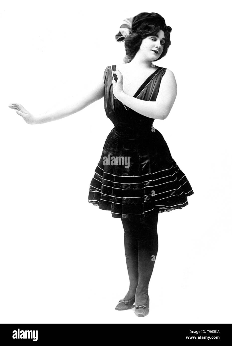 Julian Eltinge (Mai 14, 1881 - 7 mars 1941) était un acteur et imitateur et femmes. Après être apparu dans la Revue des Cadets de Boston à l'âge de 10 ans en costume féminin Eltinge, recueilli l'avis des autres producteurs et a fait sa première apparition à Broadway en 1904. Comme son étoile a commencé à augmenter, il est apparu dans le vaudeville et le tour de l'Europe et les États-Unis, même en donnant un rendement de commande avant le roi Édouard VII. Banque D'Images