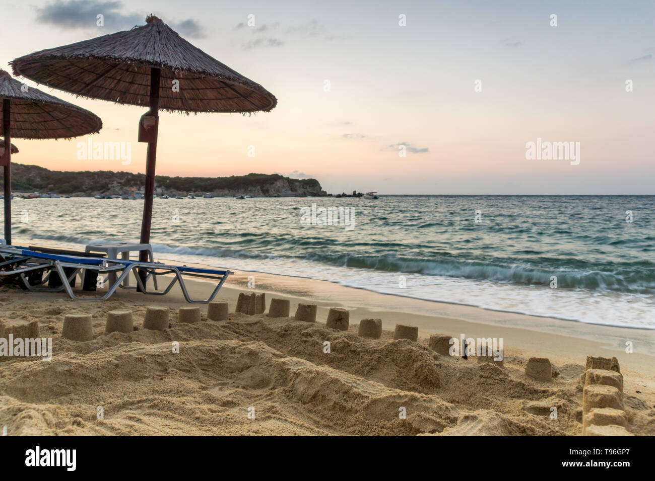 Sunrise Panorama incroyable de Kalamitsi Beach à péninsule Sithonia, Halkidiki, Macédoine Centrale, Grèce Banque D'Images