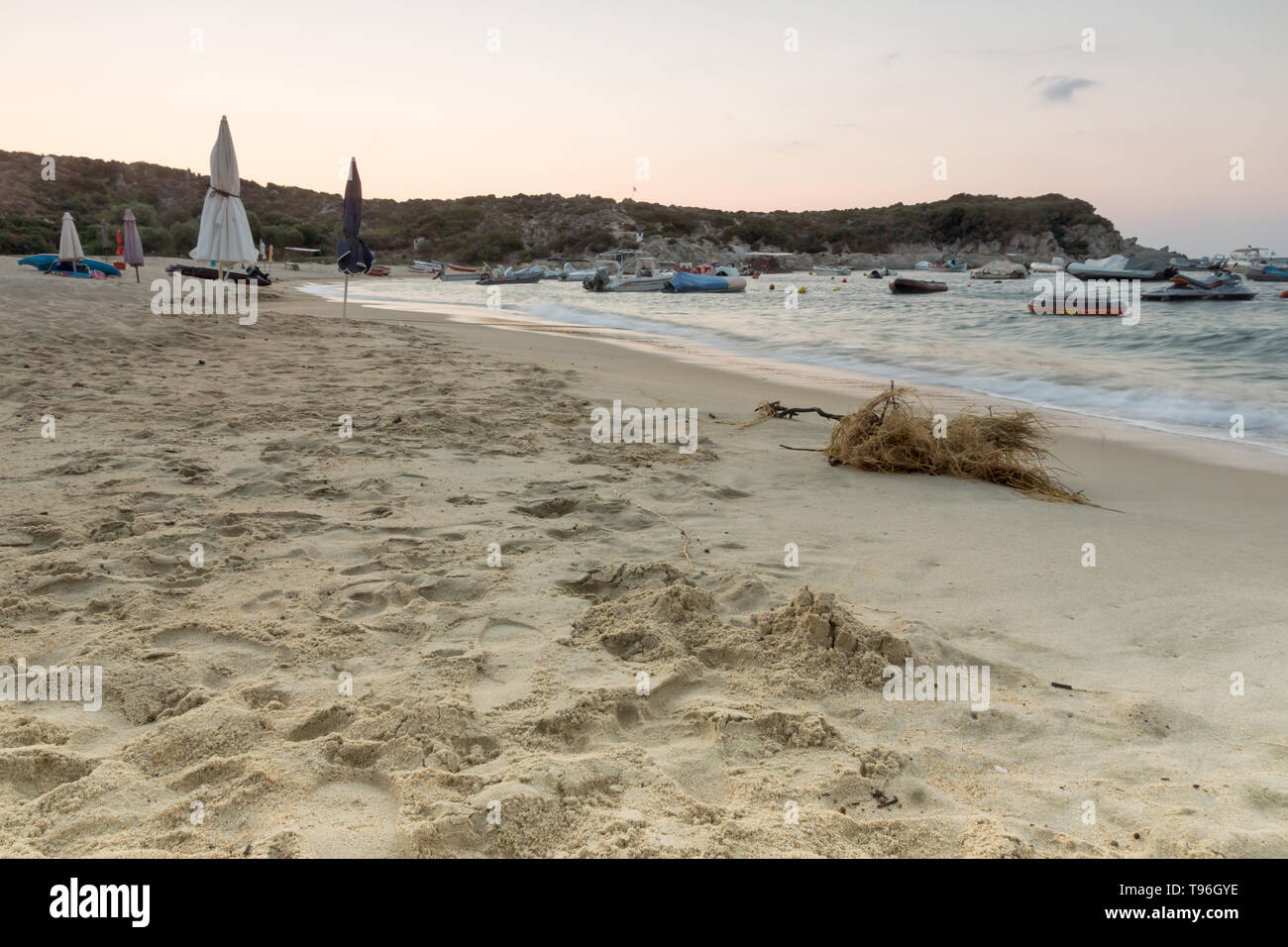 Sunrise Panorama incroyable de Kalamitsi Beach à péninsule Sithonia, Halkidiki, Macédoine Centrale, Grèce Banque D'Images