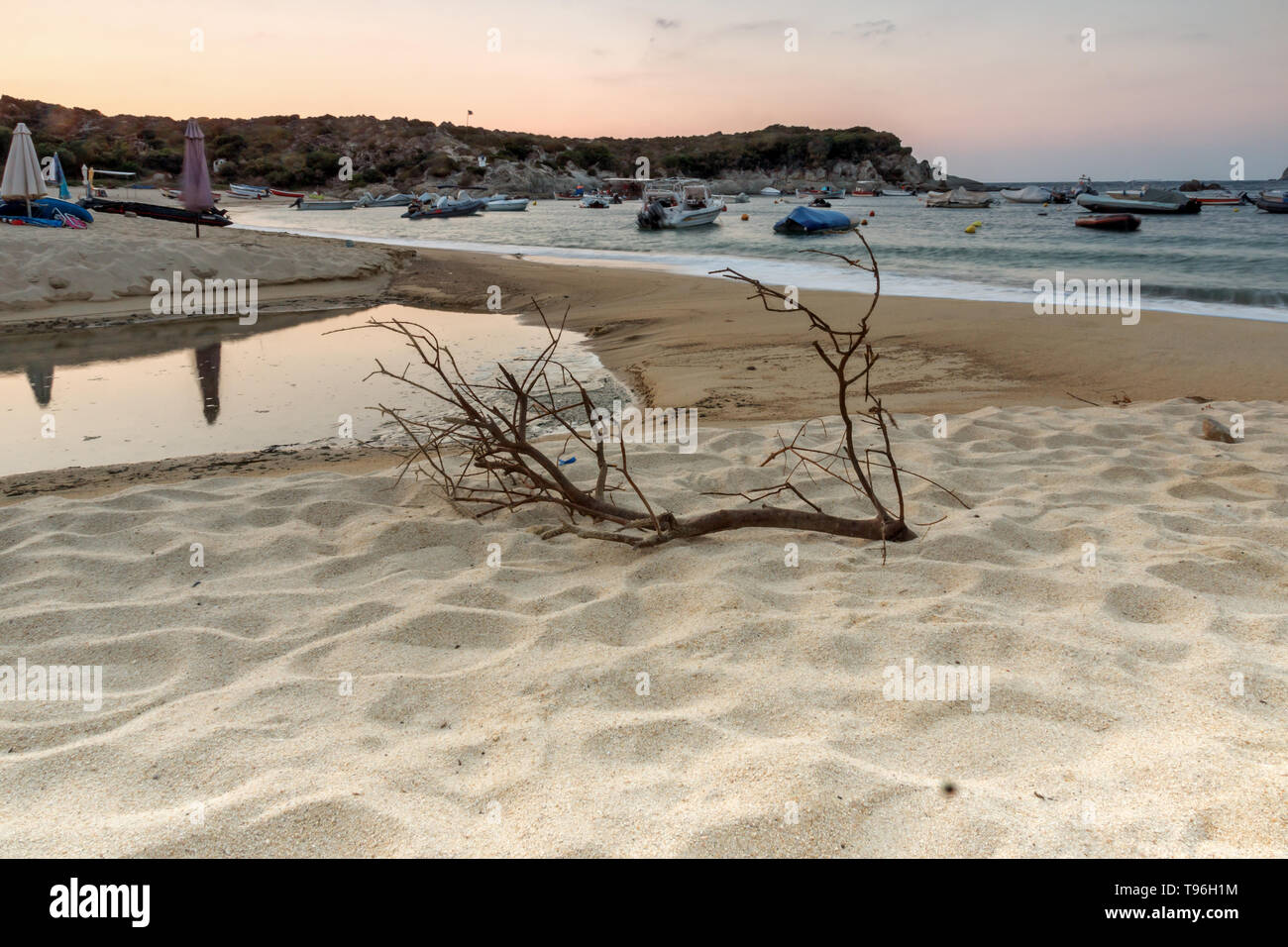 Sunrise Panorama incroyable de Kalamitsi Beach à péninsule Sithonia, Halkidiki, Macédoine Centrale, Grèce Banque D'Images