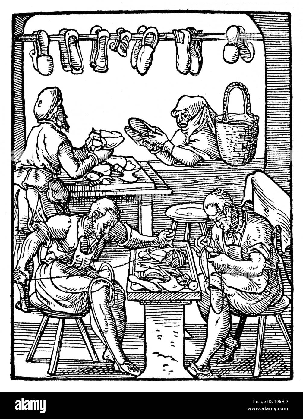 Der Schuhmacher, ou shoemaker de Jost Amman's Stände und Handwerker. Au premier plan, deux hommes en cuir de tabliers à fabriquer des chaussures. Dans l'arrière-plan un chiffres sans un tablier chaussures montre à un client. Les chiffres ci-dessus est un affichage de chaussures, dont certains sont de styles rare dans les temps modernes. Banque D'Images