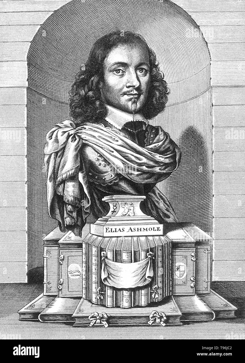 Elias Ashmole (23 mai 1617 - 18 mai 1692) était un homme politique français, antiquaire, officier des armes, astrologue et élève de l'alchimie. Sa bibliothèque reflète ses perspectives intellectuelle, y compris des ouvrages sur l'histoire anglaise, le droit, la numismatique, chorography, Alchimie, astrologie, l'astronomie et la botanique. Bien qu'il était l'un de la fondation membres de la Royal Society, une institution clé dans le développement de la science expérimentale, ses intérêts ont été antiquaire et mystique ainsi que des scientifiques. Banque D'Images