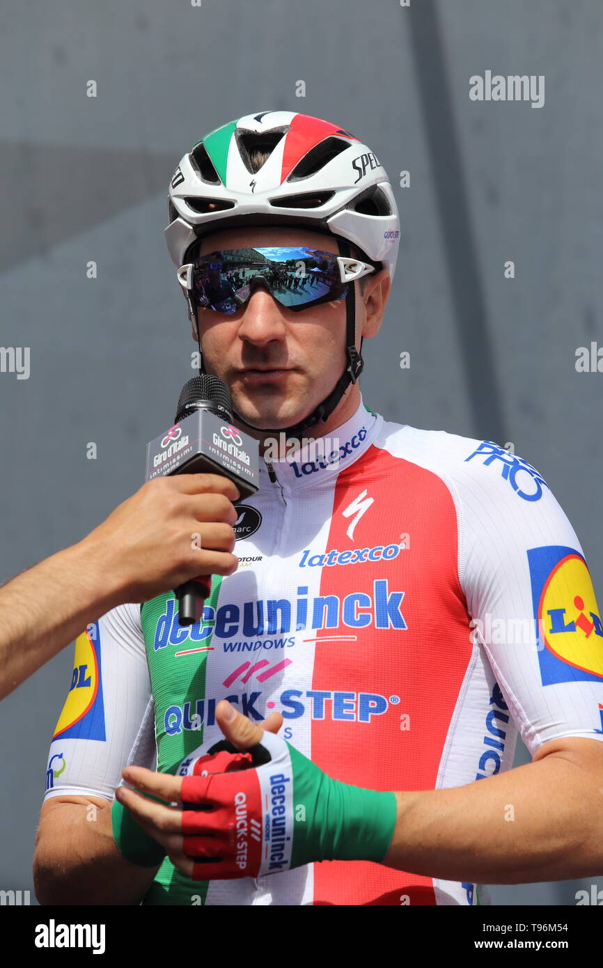 Cassino, Italie - 16 mai 2019 : Elia Viviani sur le podium de la sixième étape du Tour d'Italie 150e du Cassino-San Giovanni Rotondo Banque D'Images